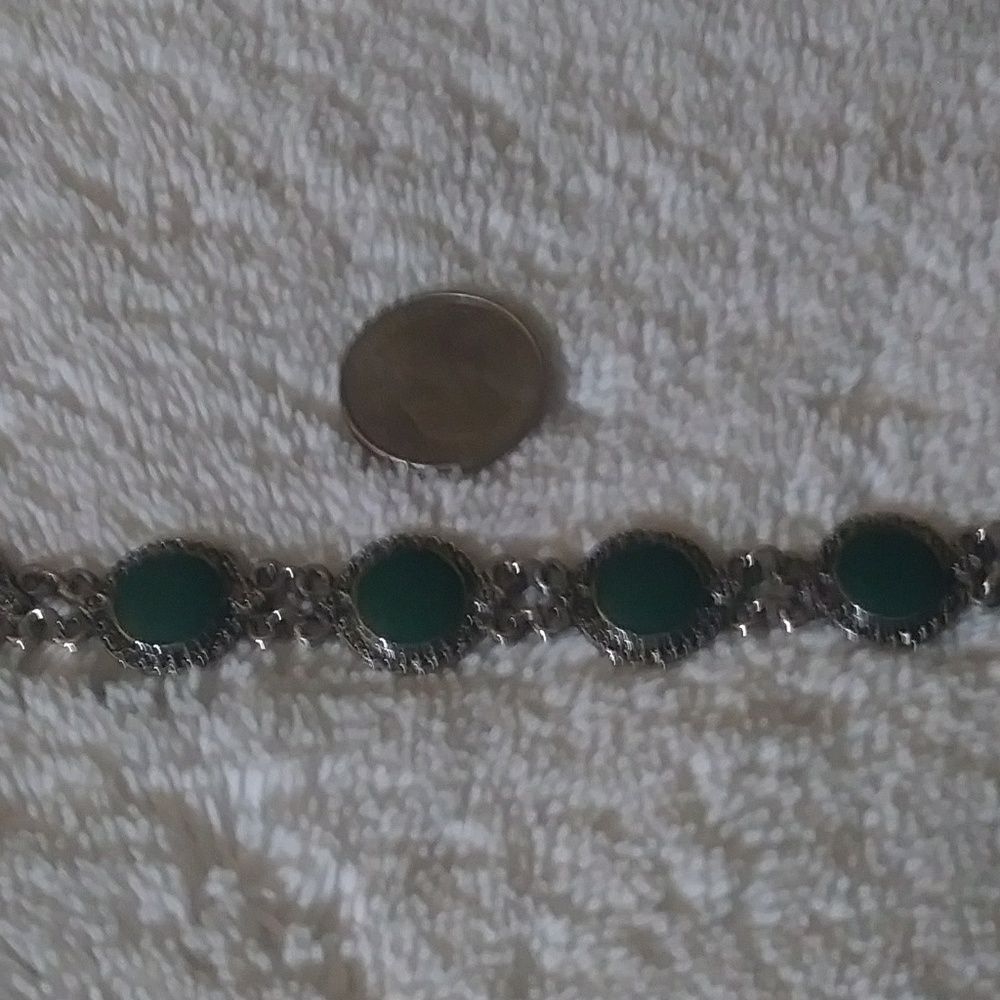 🚫SOLD🚫Vintage Silver Plated Bracelet w/Green💚 - Picture 2 of 5